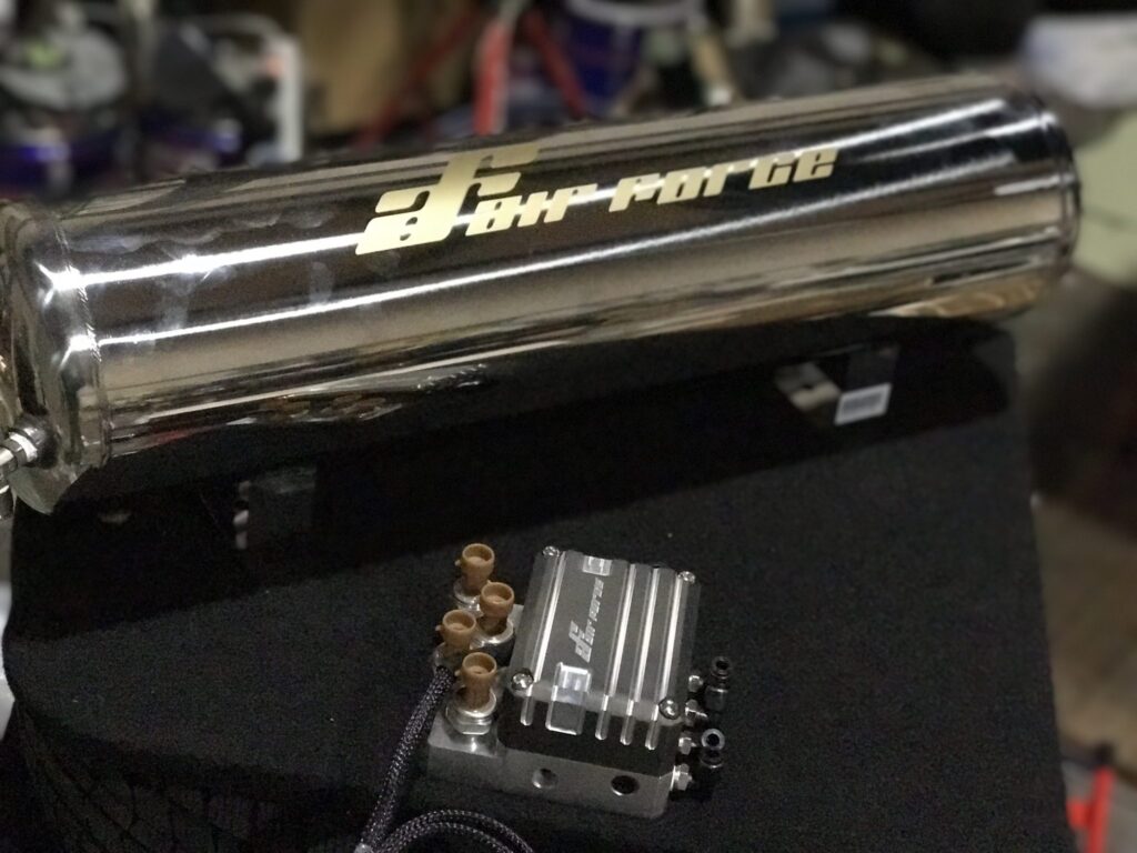 レガシーへエアサス取付＆構造変更