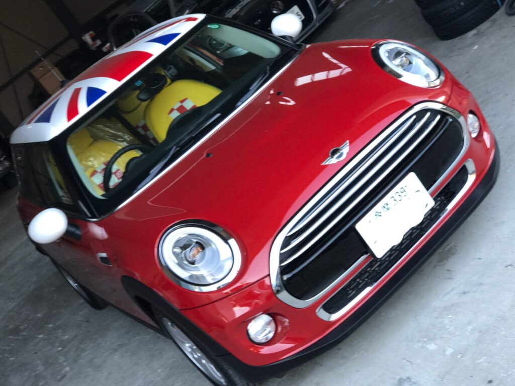 MINIに8インチナビしかもスペシャルインストール