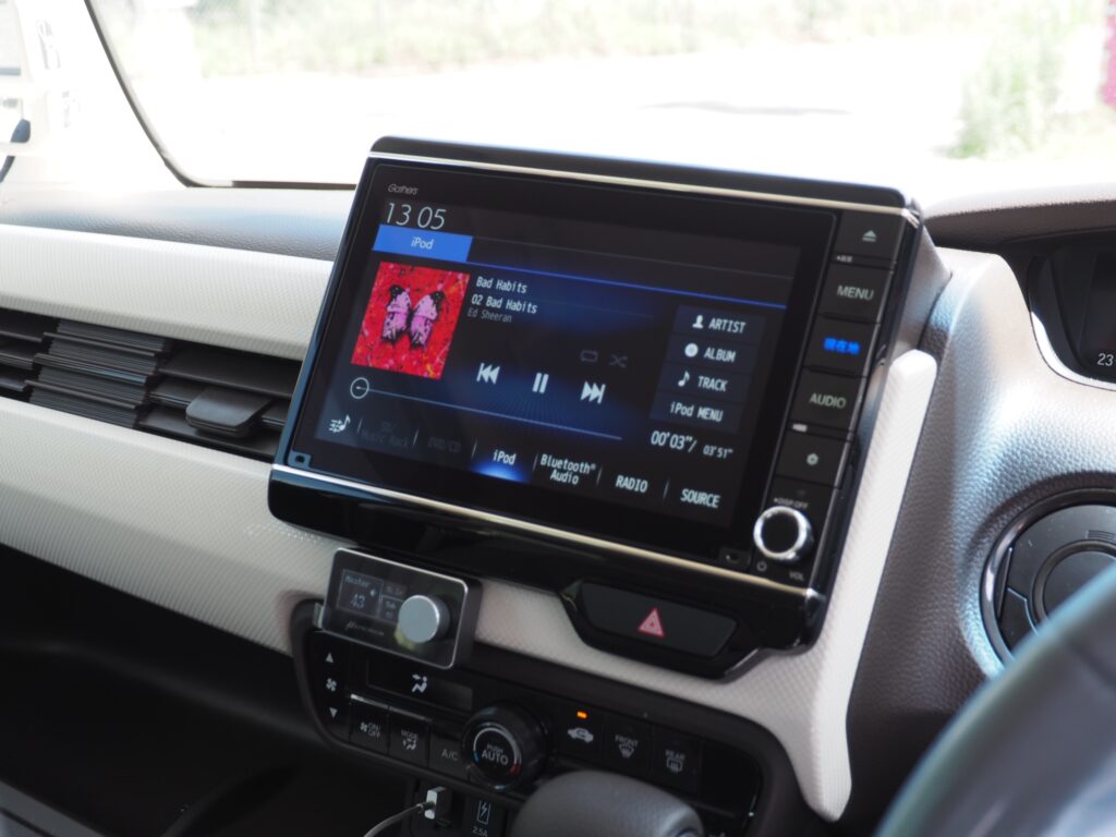 新車NーBOXへオーディオとセキュリティ取付