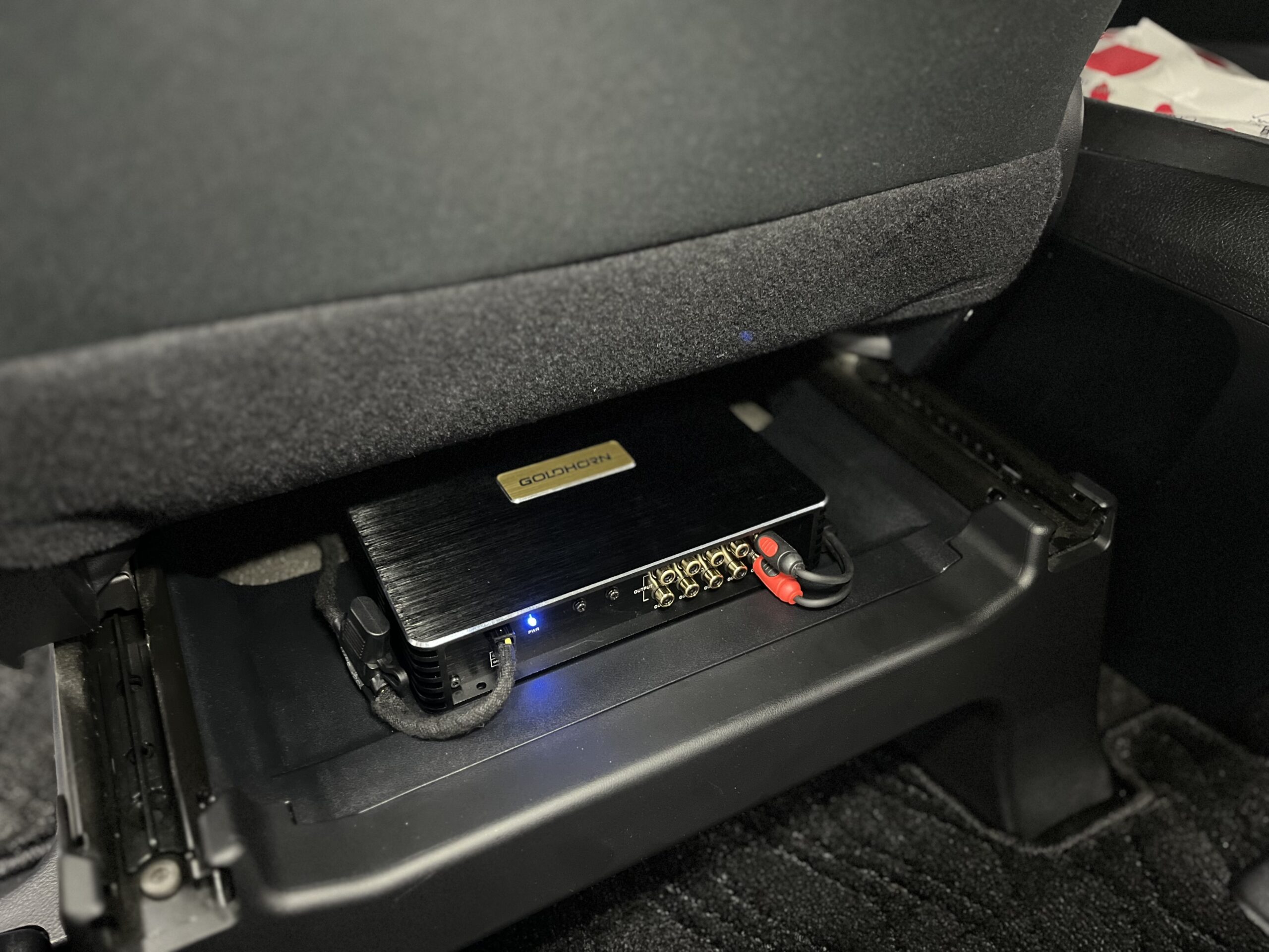純正デザインを崩さず高音質化。30アルファード GOLDHORN DSP＆スピーカー ストックインストールの施工写真 4